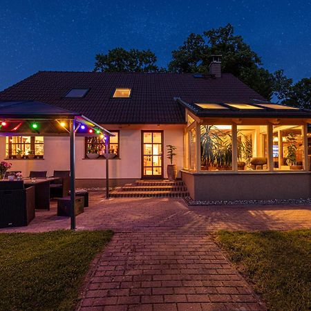 Wellnessparadies Mit Sauna Und Whirlpool Krakow am See Exterior photo